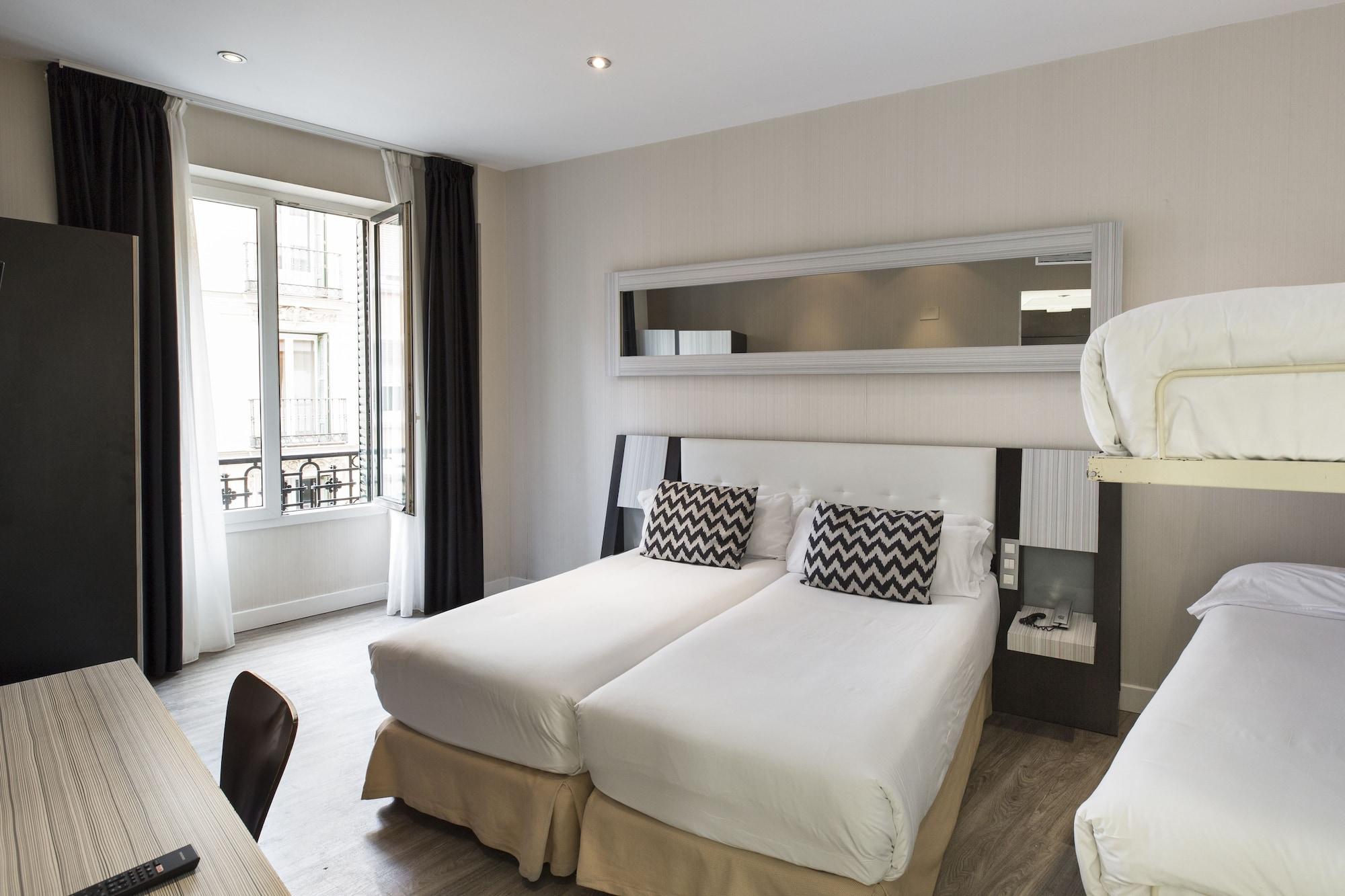 Petit Palace Triball Madrid Exterior photo