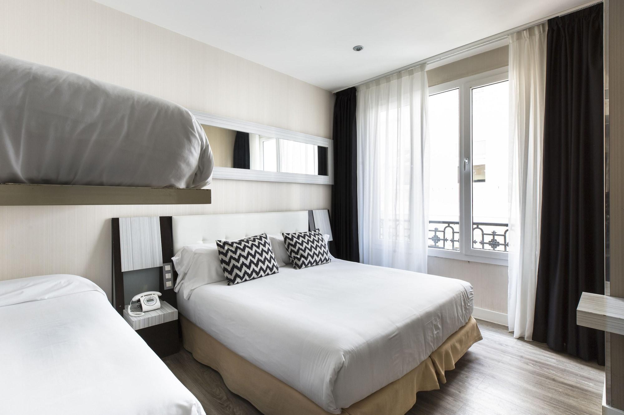 Petit Palace Triball Madrid Exterior photo