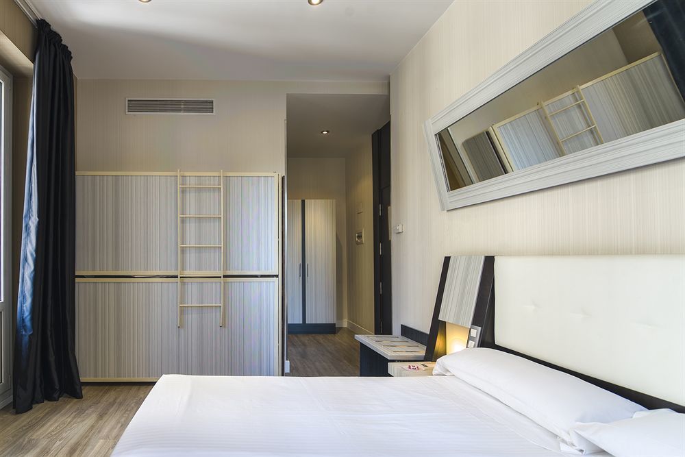 Petit Palace Triball Madrid Exterior photo